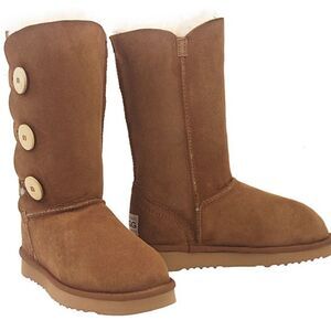 UGG TALL THREE BUTTON WRAPS BOOTS | CHESTNUT | size  7
